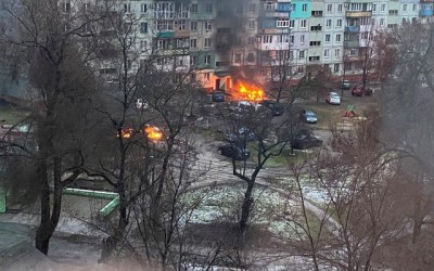 Ukrainians trapped in besieged city as fighting blocks evacuation efforts