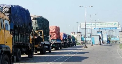 700 trucks headed to India stranded in Benapole