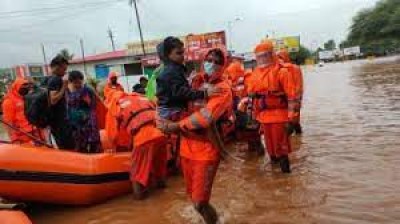 Floods & landslides in India kill over 100