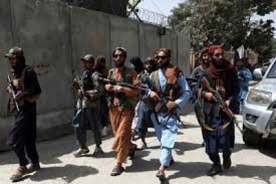 Afghans plead for faster US evacuation from Taliban rule