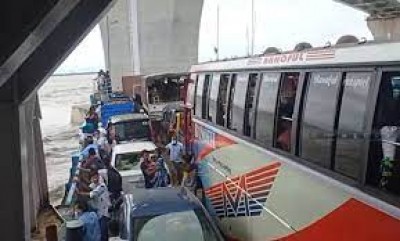 20 hurt as ferry hits Padma bridge pillar