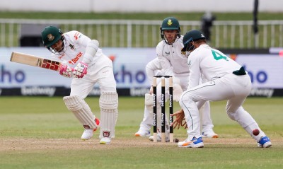 Harmer puts Bangladesh in serious trouble in 1st Test