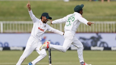 South Africa finish strong on Day 1
