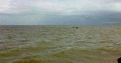 Tow dead, 7 missing boat accident in Sirajganj