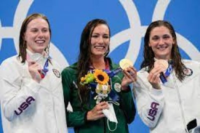 South African sets world swim record; Aussies add 6th gold