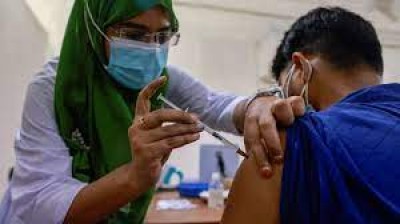 Covid-19: Bangladesh lowers vaccination age to 25