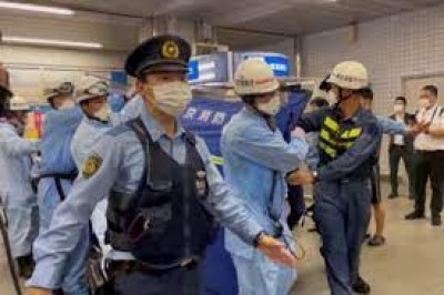 10 passengers injured in stabbings on Tokyo train
